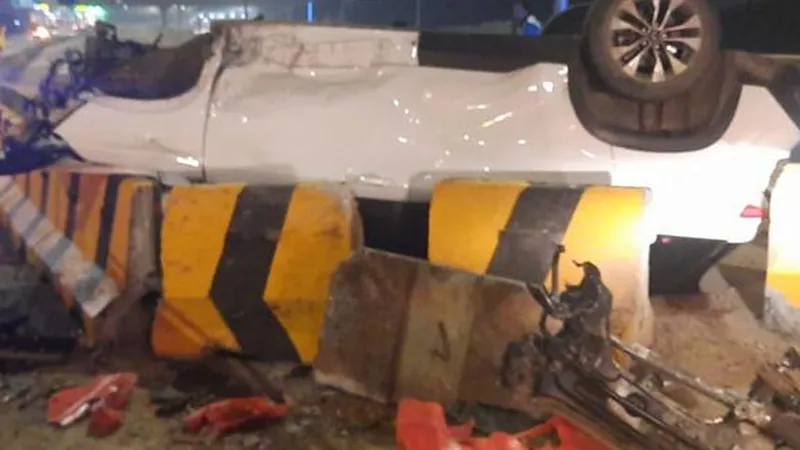 Motor Lawan Arah dan Menabrak Taksi di Tol Cijago, 1 Orang Meninggal Dunia